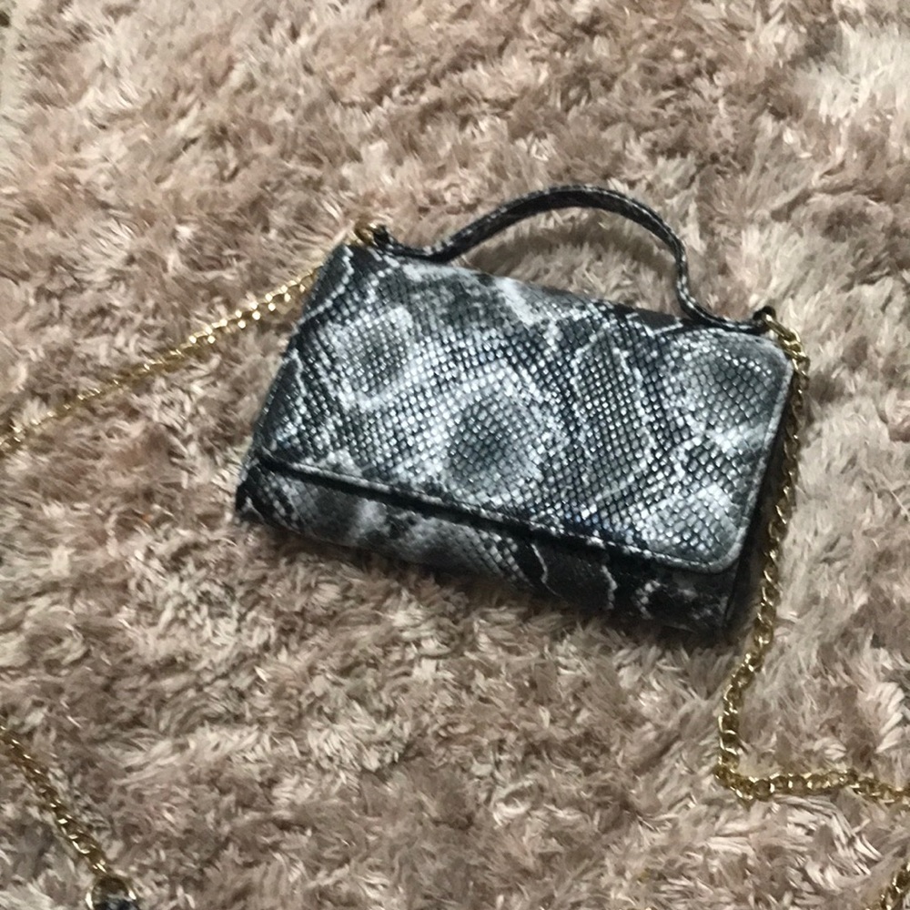 More pursessss